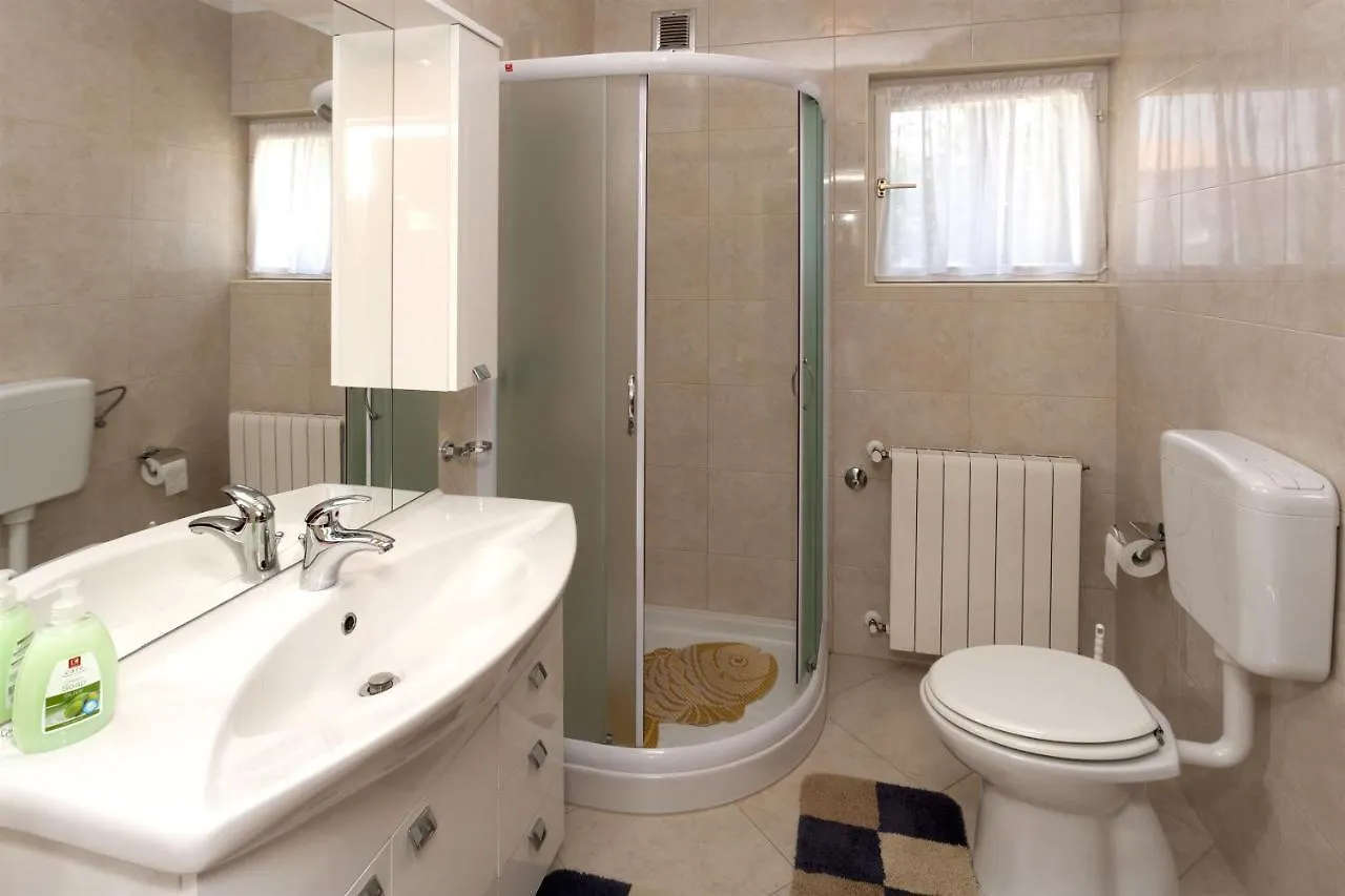 Apartment Vlado Porec